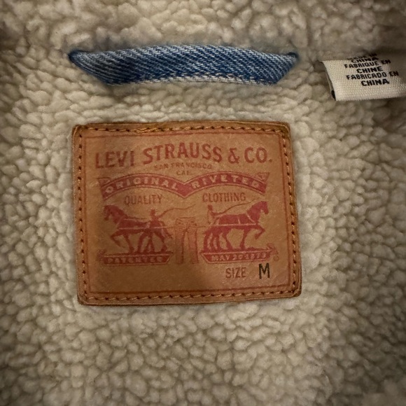 Levi's Light Blue Denim Jacket with Sherpa Lining - Picture 8 of 8